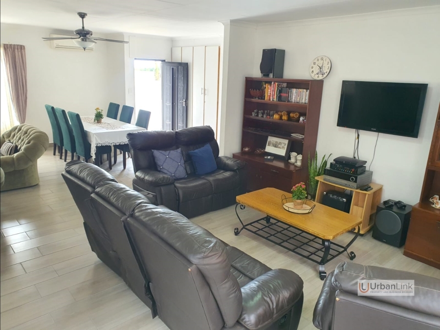 3 Bedroom Property for Sale in Safari Gardens North West